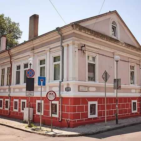 Vandrerhjem Nomado *