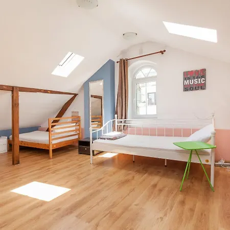 Vandrerhjem Nomado *